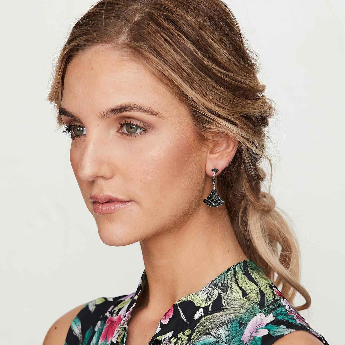 India: Drop Earrings in Black Cubic Zirconia and Sterling Silver