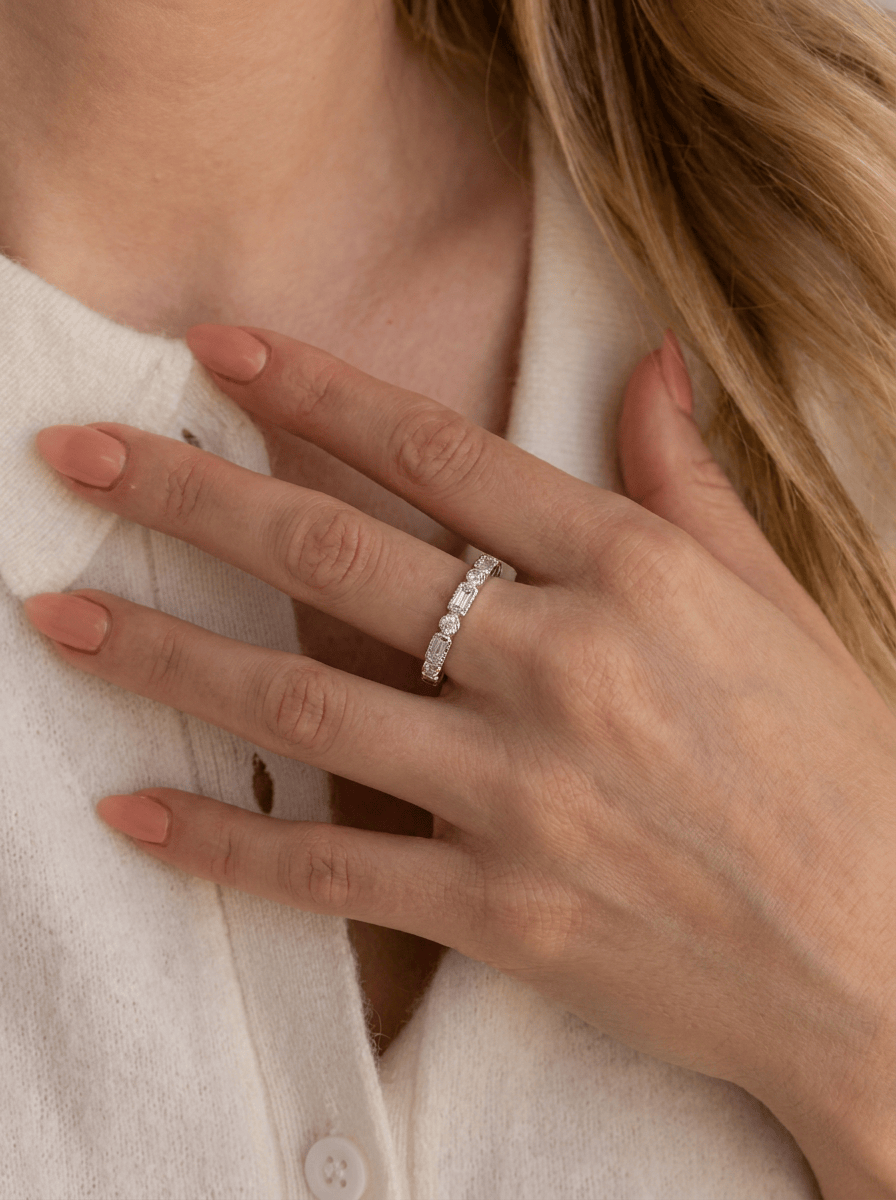 Arabella: Art Deco Ring in 9ct White Gold with Diamond