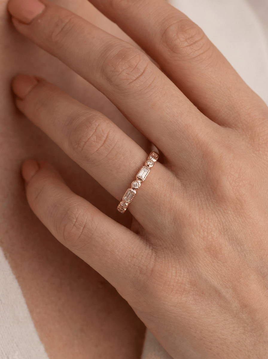 Arabella: Art Deco Ring in 9ct Yellow Gold with Diamond