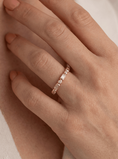 Arabella: Art Deco Ring in 9ct Yellow Gold with Diamond